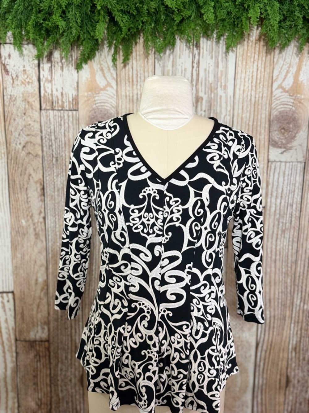 Sami & Jo Black and White V-Neck Swirl Tunic
